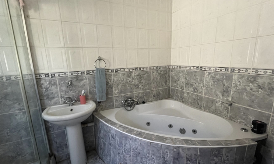 3 Bedroom Property for Sale in Rocklands Free State